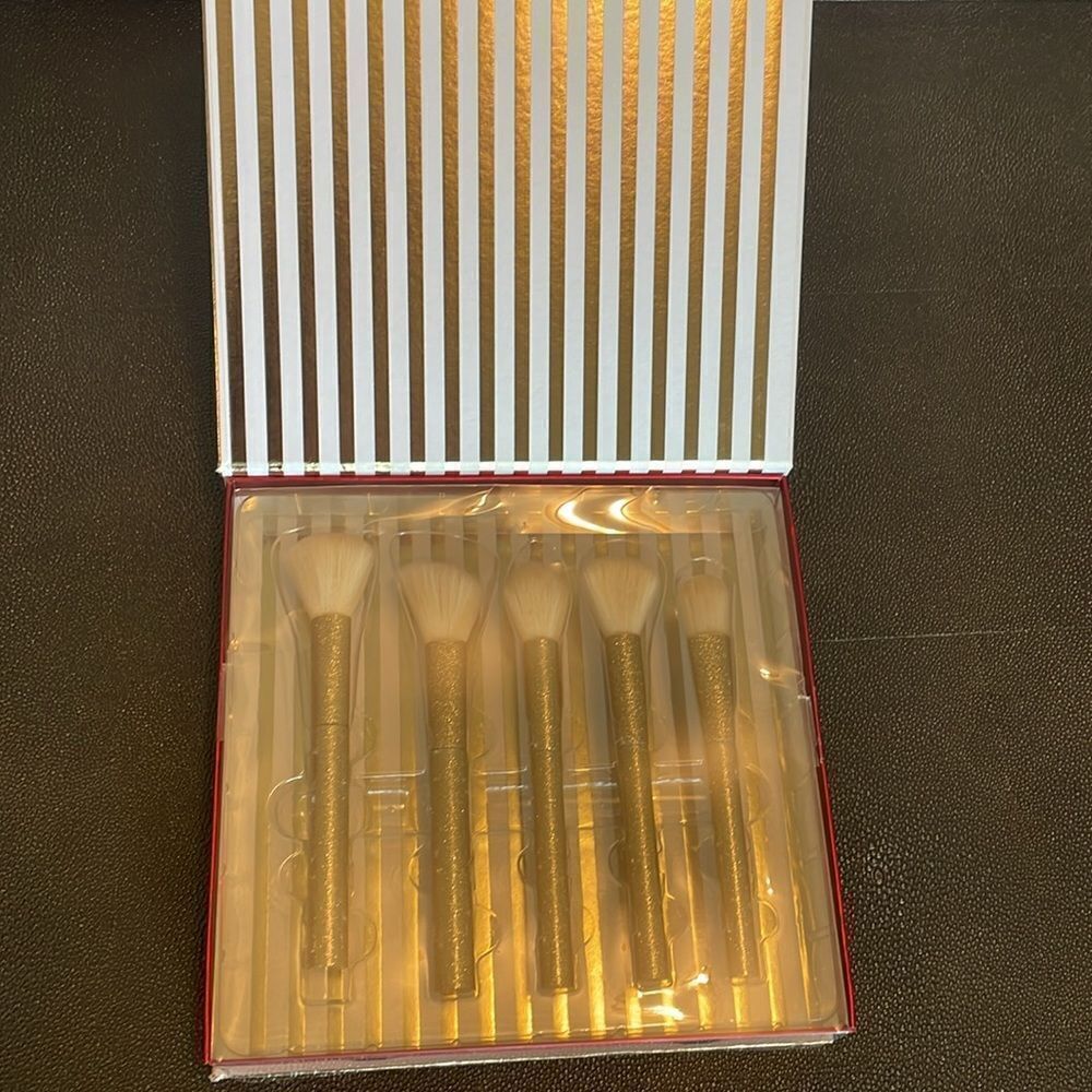 Ellen Tracy Essential Brush Collection - Picture 5 of 6